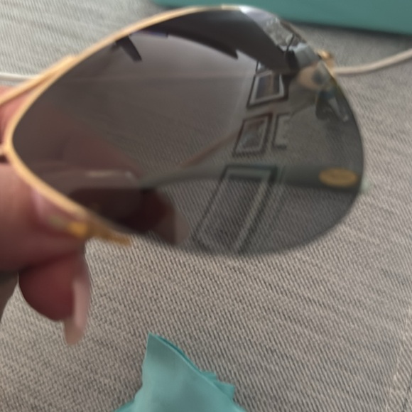 Tiffany & Co Gold Aviator Polarized Sunglasses with Case - Picture 6 of 7
